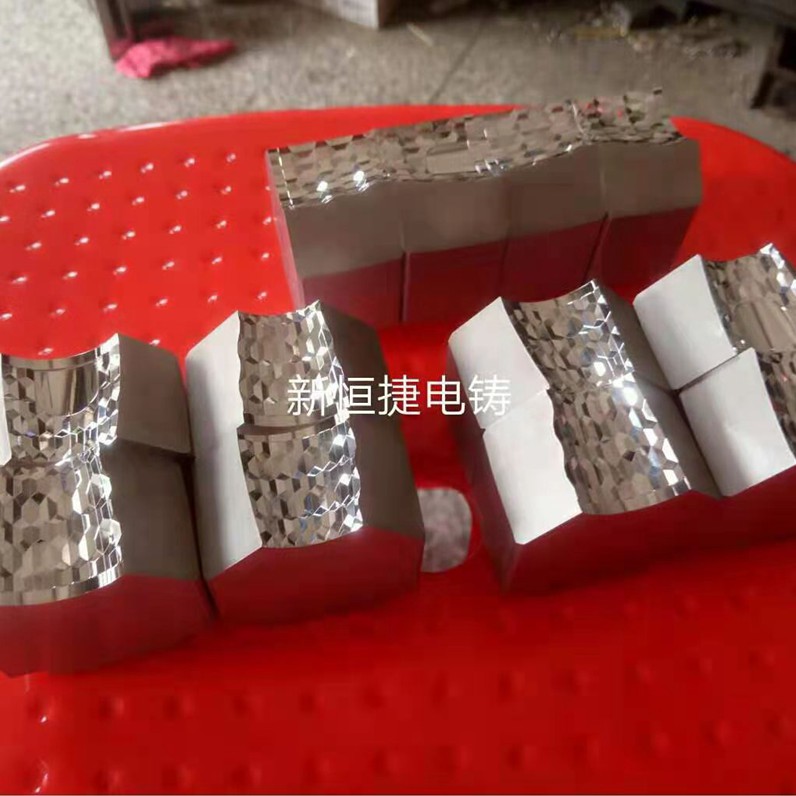 燈(deng)罩(zhao)糢(mo)具3