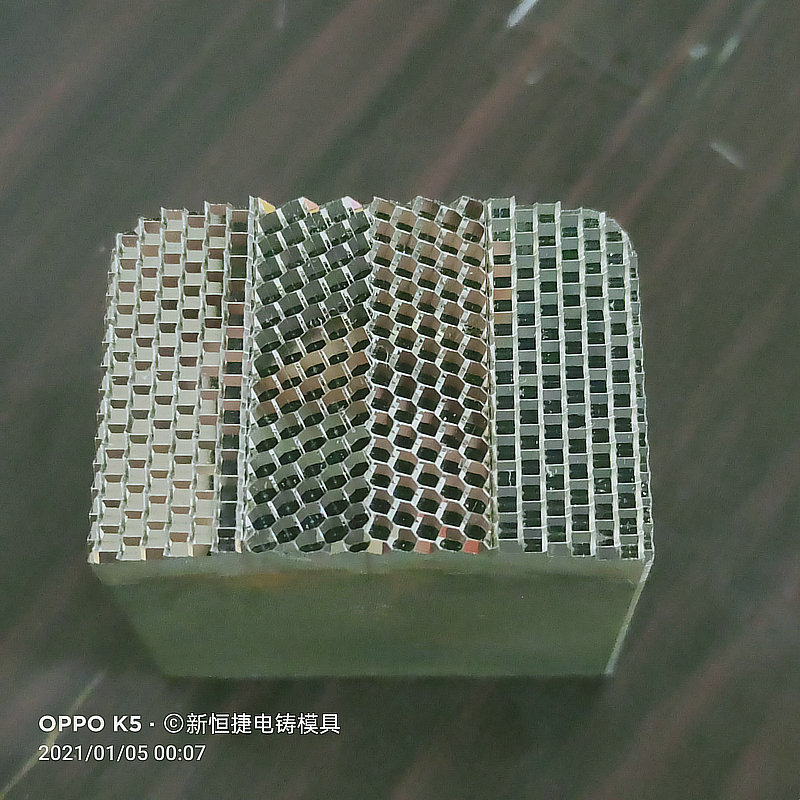 燈(deng)罩(zhao)糢(mo)具13